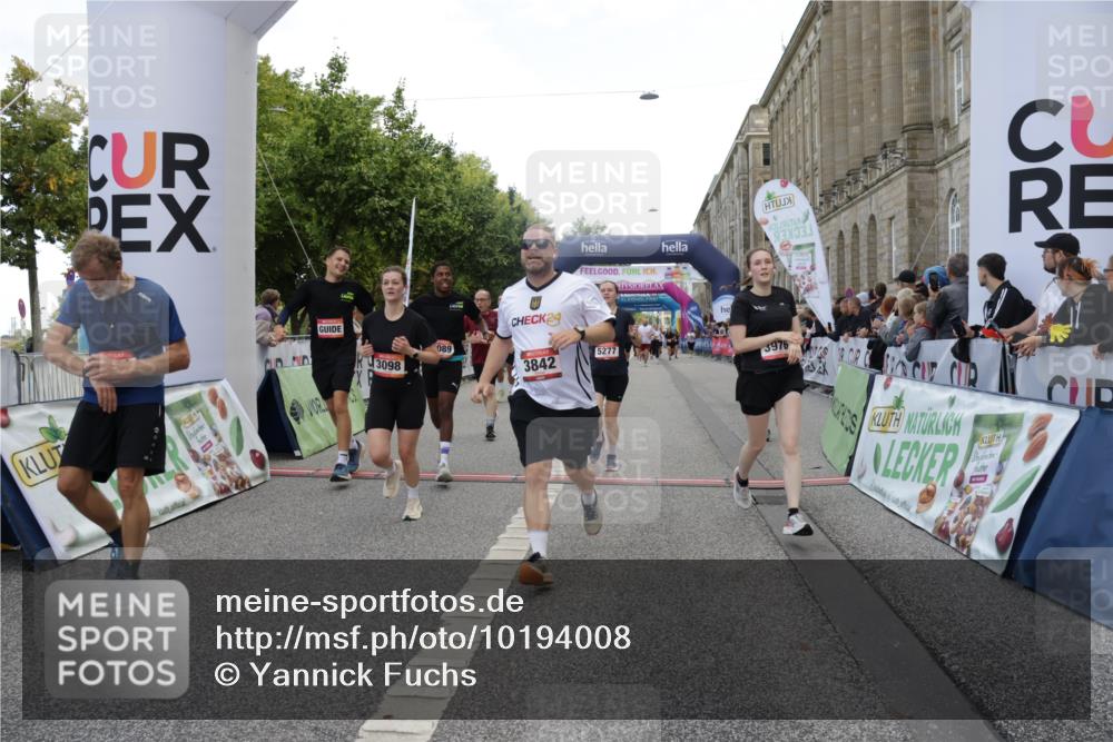 06.09.2026 - CURREX Alsterlauf Yannick Fuchs http://msf.ph/oto/10194008 06.09.2026 10:06:00 Ziel 3098, 3842, 3976, 4481, 4736, 4737, 4894, 5070, 5115, 5277, 5556, 5726, 5781, 6045, 6089, 6107, 6121, 6385, 8056, 8143 meine-sportfotos.de