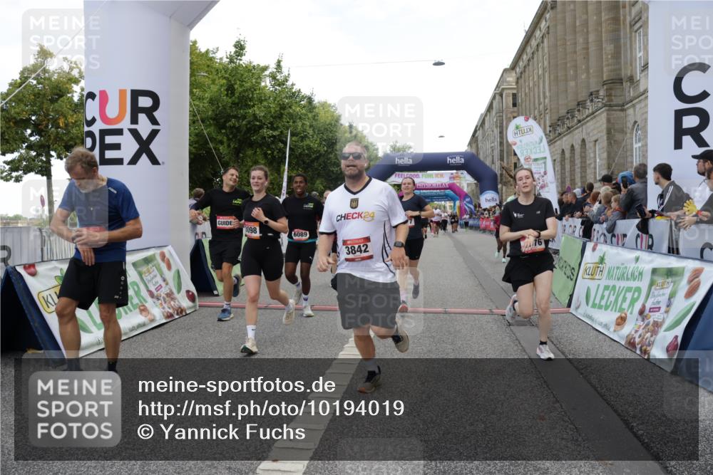 06.09.2026 - CURREX Alsterlauf Yannick Fuchs http://msf.ph/oto/10194019 06.09.2026 10:06:01 Ziel 3098, 3842, 3976, 4481, 4736, 4737, 4894, 5070, 5115, 5277, 5556, 5726, 5781, 6045, 6089, 6107, 6121, 6385, 8056, 8143 meine-sportfotos.de