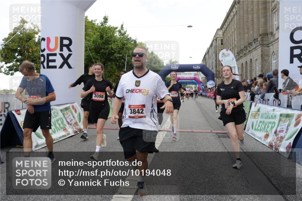 06.09.2026 - CURREX Alsterlauf Yannick Fuchs http://msf.ph/oto/10194048 06.09.2026 10:06:01 Ziel 3098, 3842, 3976, 4481, 4736, 4737, 4894, 5070, 5115, 5277, 5556, 5726, 5781, 6045, 6089, 6107, 6121, 6385, 8056, 8143 meine-sportfotos.de