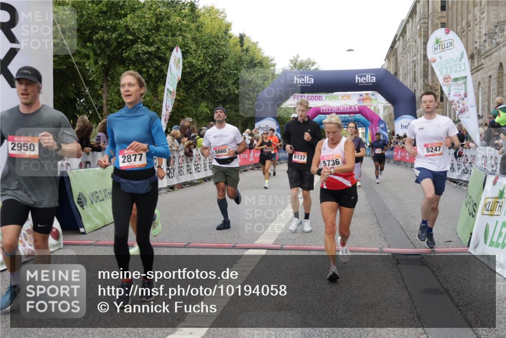06.09.2026 - CURREX Alsterlauf Yannick Fuchs http://msf.ph/oto/10194058 06.09.2026 09:57:46 Ziel 2237, 2242, 2288, 2523, 2538, 2663, 2672, 2877, 2932, 2950, 3097, 3122, 3442, 3514, 4334, 4691, 4950, 5111, 5247, 5660, 5736, 5790, 6078, 6108, 6137, 6239, 6318, 8231, 8307 meine-sportfotos.de
