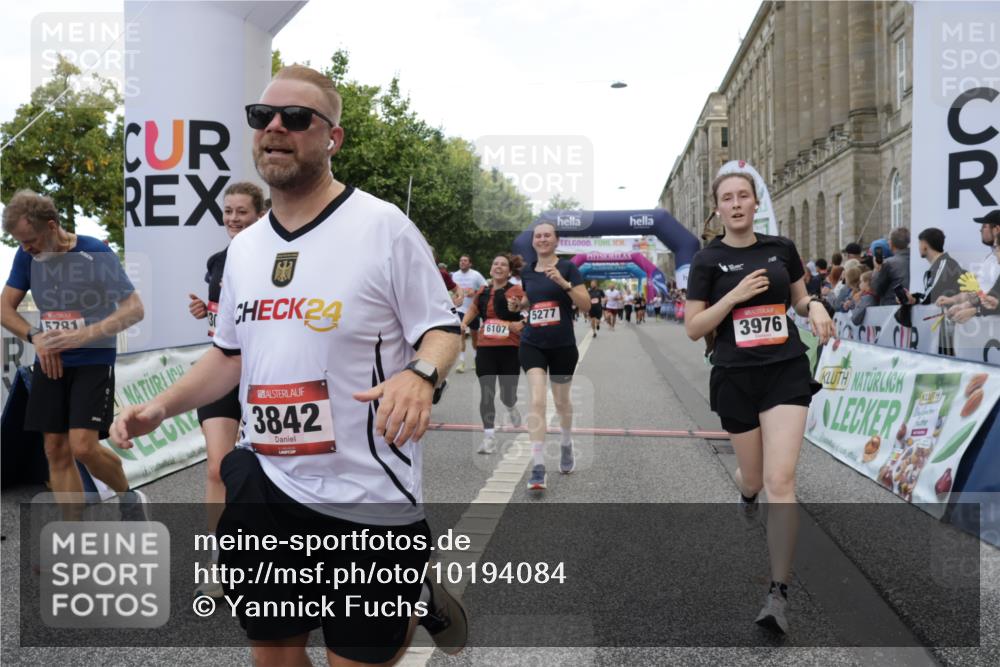 06.09.2026 - CURREX Alsterlauf Yannick Fuchs http://msf.ph/oto/10194084 06.09.2026 10:06:01 Ziel 3098, 3842, 3976, 4481, 4736, 4737, 4894, 5070, 5115, 5277, 5556, 5726, 5781, 6045, 6089, 6107, 6121, 6385, 8056, 8143 meine-sportfotos.de