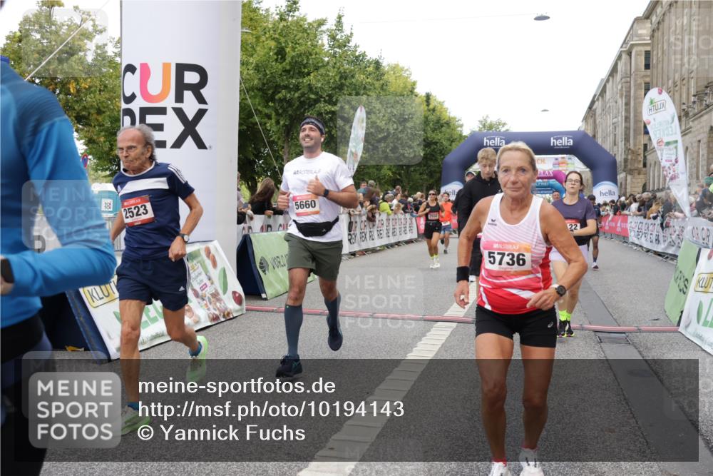 06.09.2026 - CURREX Alsterlauf Yannick Fuchs http://msf.ph/oto/10194143 06.09.2026 09:57:47 Ziel 2237, 2288, 2523, 2538, 2663, 2672, 2877, 2932, 2950, 3122, 3442, 4334, 4691, 4950, 5111, 5247, 5660, 5736, 5790, 6078, 6108, 6137, 6239, 6318, 8231, 8307 meine-sportfotos.de