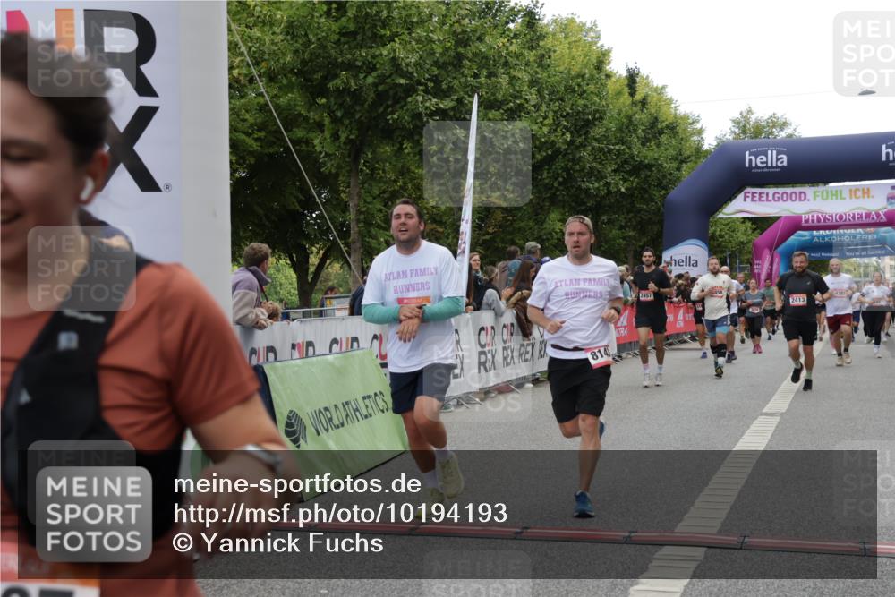 06.09.2026 - CURREX Alsterlauf Yannick Fuchs http://msf.ph/oto/10194193 06.09.2026 10:06:03 Ziel 2413, 2457, 2458, 3098, 3842, 3976, 4894, 5277, 5726, 5781, 6045, 6089, 6107, 6385, 8056, 8143 meine-sportfotos.de