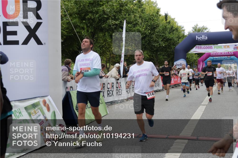 06.09.2026 - CURREX Alsterlauf Yannick Fuchs http://msf.ph/oto/10194231 06.09.2026 10:06:03 Ziel 2413, 2457, 2458, 3098, 3842, 3976, 4894, 5277, 5726, 5781, 6045, 6089, 6107, 6385, 8056, 8143 meine-sportfotos.de