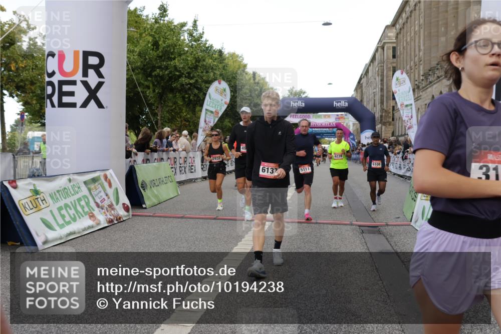 06.09.2026 - CURREX Alsterlauf Yannick Fuchs http://msf.ph/oto/10194238 06.09.2026 09:57:49 Ziel 2523, 2538, 2663, 2672, 2877, 2932, 2950, 3122, 4003, 4691, 4950, 5111, 5247, 5660, 5736, 5790, 6108, 6137, 6239, 8307 meine-sportfotos.de