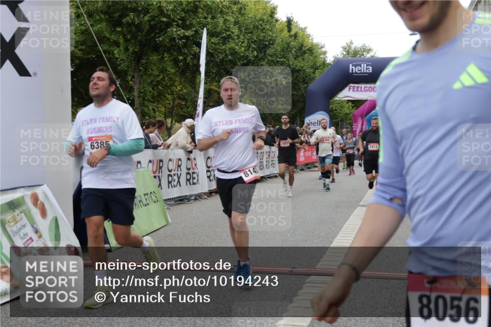 06.09.2026 - CURREX Alsterlauf Yannick Fuchs http://msf.ph/oto/10194243 06.09.2026 10:06:04 Ziel 2413, 2457, 2458, 3098, 3842, 3976, 4383, 4679, 4692, 4894, 5174, 5277, 5726, 5781, 6089, 6107, 6385, 8056, 8143, 8161 meine-sportfotos.de