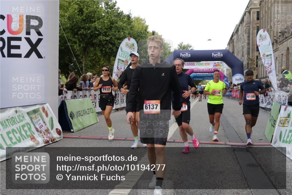 06.09.2026 - CURREX Alsterlauf Yannick Fuchs http://msf.ph/oto/10194277 06.09.2026 09:57:49 Ziel 2523, 2538, 2663, 2672, 2877, 2932, 2950, 3122, 4003, 4691, 4950, 5111, 5247, 5660, 5736, 5790, 6108, 6137, 6239, 8307 meine-sportfotos.de