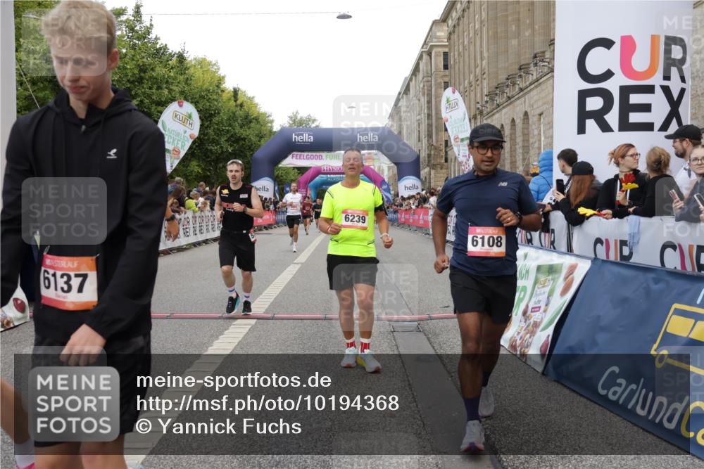 06.09.2026 - CURREX Alsterlauf Yannick Fuchs http://msf.ph/oto/10194368 06.09.2026 09:57:50 Ziel 2523, 2663, 2672, 2877, 2932, 2950, 3122, 4003, 4950, 5111, 5247, 5660, 5736, 5790, 6108, 6137, 6239, 8307 meine-sportfotos.de