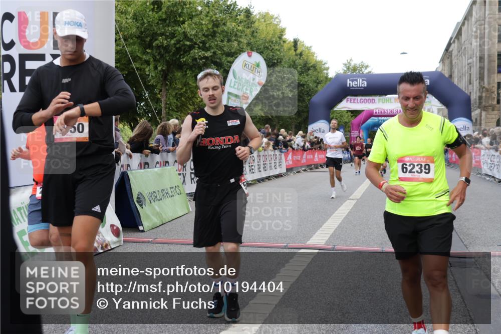 06.09.2026 - CURREX Alsterlauf Yannick Fuchs http://msf.ph/oto/10194404 06.09.2026 09:57:51 Ziel 2523, 2663, 2672, 2877, 2932, 2950, 3122, 4003, 4950, 5111, 5247, 5660, 5736, 5790, 6108, 6137, 6239, 8307 meine-sportfotos.de
