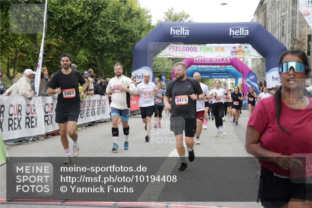 06.09.2026 - CURREX Alsterlauf Yannick Fuchs http://msf.ph/oto/10194408 06.09.2026 10:06:05 Ziel 2413, 2457, 2458, 3098, 3842, 3976, 4383, 4679, 4692, 4894, 5174, 5277, 5726, 5781, 6089, 6107, 6385, 8056, 8143, 8161 meine-sportfotos.de