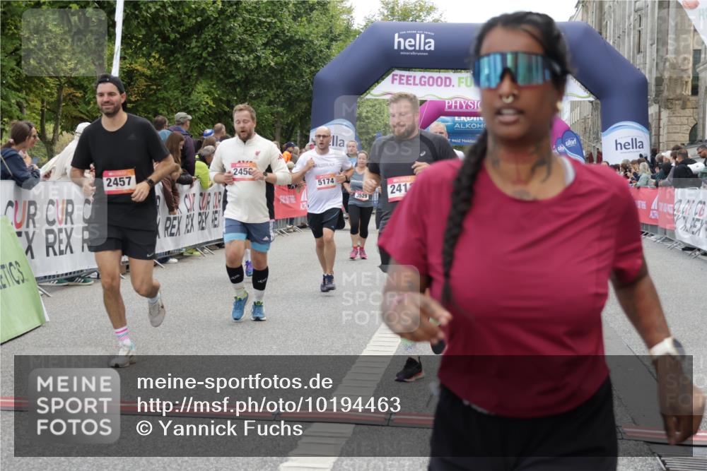 06.09.2026 - CURREX Alsterlauf Yannick Fuchs http://msf.ph/oto/10194463 06.09.2026 10:06:06 Ziel 2413, 2457, 2458, 3098, 3529, 3842, 3976, 4110, 4383, 4679, 4692, 4894, 5174, 5277, 5303, 5726, 6089, 6107, 6385, 6433, 8056, 8143, 8161 meine-sportfotos.de