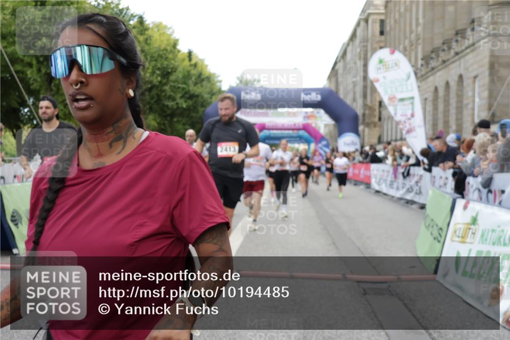 06.09.2026 - CURREX Alsterlauf Yannick Fuchs http://msf.ph/oto/10194485 06.09.2026 10:06:07 Ziel 2196, 2413, 2457, 2458, 3098, 3529, 3842, 3976, 4110, 4383, 4545, 4679, 4692, 4894, 5174, 5277, 5303, 5726, 6089, 6107, 6385, 6433, 8056, 8143, 8161 meine-sportfotos.de