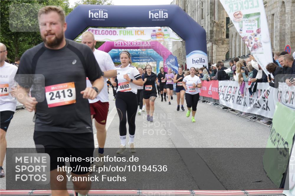 06.09.2026 - CURREX Alsterlauf Yannick Fuchs http://msf.ph/oto/10194536 06.09.2026 10:06:08 Ziel 2196, 2413, 2457, 2458, 2761, 2762, 2763, 2779, 3529, 3674, 3677, 4110, 4344, 4383, 4545, 4679, 4692, 4894, 5174, 5277, 5303, 5726, 6089, 6107, 6385, 6433, 8056, 8143, 8161 meine-sportfotos.de