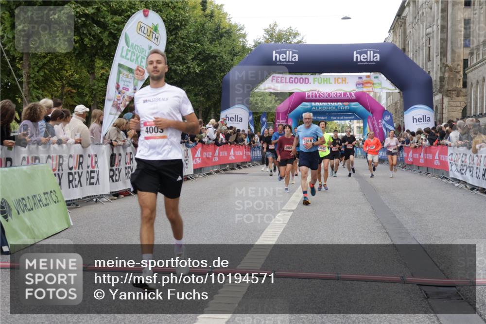 06.09.2026 - CURREX Alsterlauf Yannick Fuchs http://msf.ph/oto/10194571 06.09.2026 09:57:54 Ziel 2672, 2932, 2965, 3122, 3403, 4003, 4950, 5111, 5660, 5790, 5916, 6108, 6239 meine-sportfotos.de
