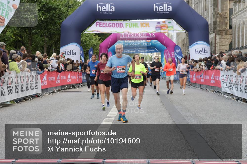 06.09.2026 - CURREX Alsterlauf Yannick Fuchs http://msf.ph/oto/10194609 06.09.2026 09:57:55 Ziel 2672, 2932, 2965, 3075, 3403, 4003, 4950, 5111, 5790, 5916, 6108, 6239 meine-sportfotos.de
