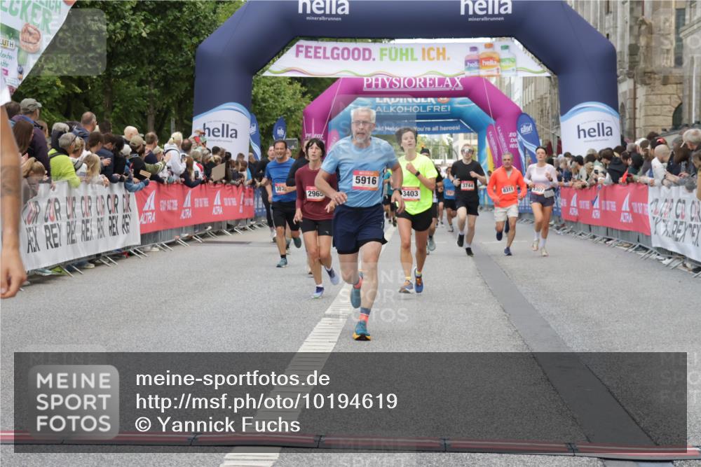 06.09.2026 - CURREX Alsterlauf Yannick Fuchs http://msf.ph/oto/10194619 06.09.2026 09:57:55 Ziel 2672, 2932, 2965, 3075, 3403, 4003, 4950, 5111, 5790, 5916, 6108, 6239 meine-sportfotos.de