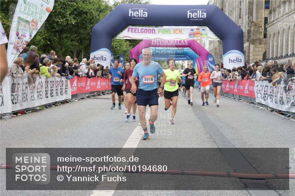 06.09.2026 - CURREX Alsterlauf Yannick Fuchs http://msf.ph/oto/10194680 06.09.2026 09:57:56 Ziel 2672, 2875, 2932, 2965, 3075, 3403, 3744, 4003, 4950, 5111, 5470, 5790, 5916, 6108, 6239 meine-sportfotos.de