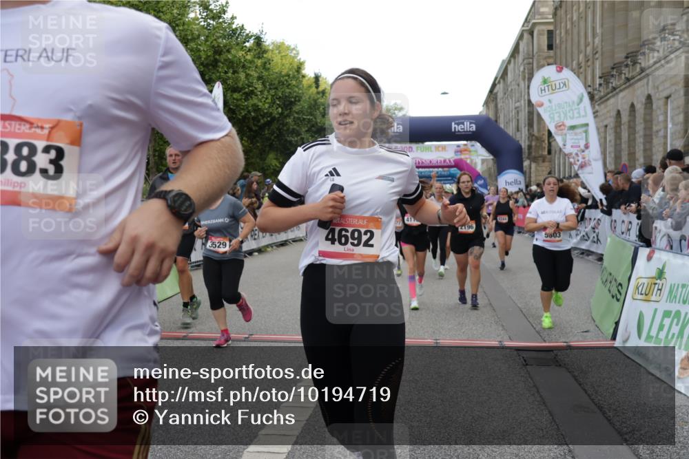 06.09.2026 - CURREX Alsterlauf Yannick Fuchs http://msf.ph/oto/10194719 06.09.2026 10:06:10 Ziel 2196, 2413, 2457, 2458, 2761, 2762, 2763, 2779, 3337, 3515, 3529, 3674, 3677, 3980, 4110, 4344, 4383, 4545, 4679, 4692, 4894, 5174, 5303, 6385, 6433, 8143, 8161 meine-sportfotos.de