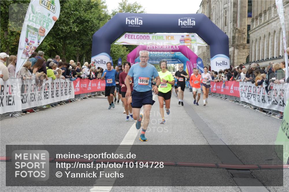 06.09.2026 - CURREX Alsterlauf Yannick Fuchs http://msf.ph/oto/10194728 06.09.2026 09:57:56 Ziel 2672, 2875, 2932, 2965, 3075, 3403, 3744, 4003, 4950, 5111, 5470, 5790, 5916, 6108, 6239 meine-sportfotos.de