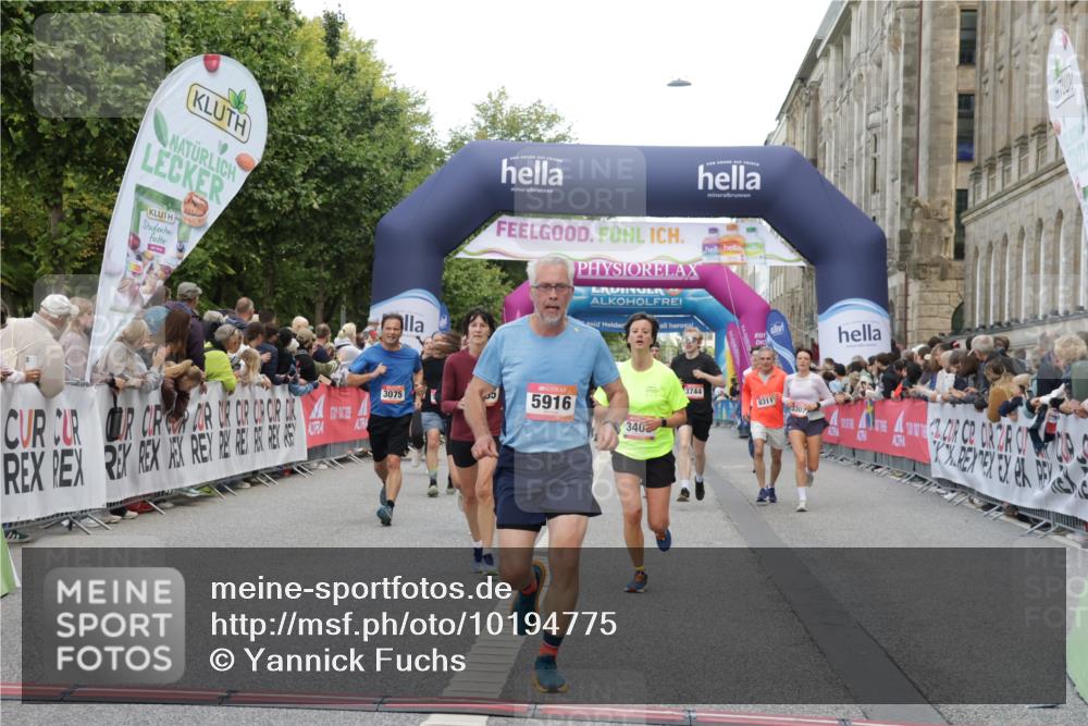 06.09.2026 - CURREX Alsterlauf Yannick Fuchs http://msf.ph/oto/10194775 06.09.2026 09:57:57 Ziel 2672, 2875, 2965, 3075, 3307, 3369, 3403, 3744, 4003, 5470, 5790, 5916, 6108, 6153, 6239, 8311 meine-sportfotos.de