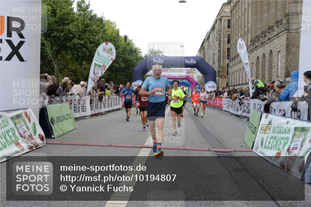 06.09.2026 - CURREX Alsterlauf Yannick Fuchs http://msf.ph/oto/10194807 06.09.2026 09:57:57 Ziel 2672, 2875, 2965, 3075, 3307, 3369, 3403, 3744, 4003, 5470, 5790, 5916, 6108, 6153, 6239, 8311 meine-sportfotos.de