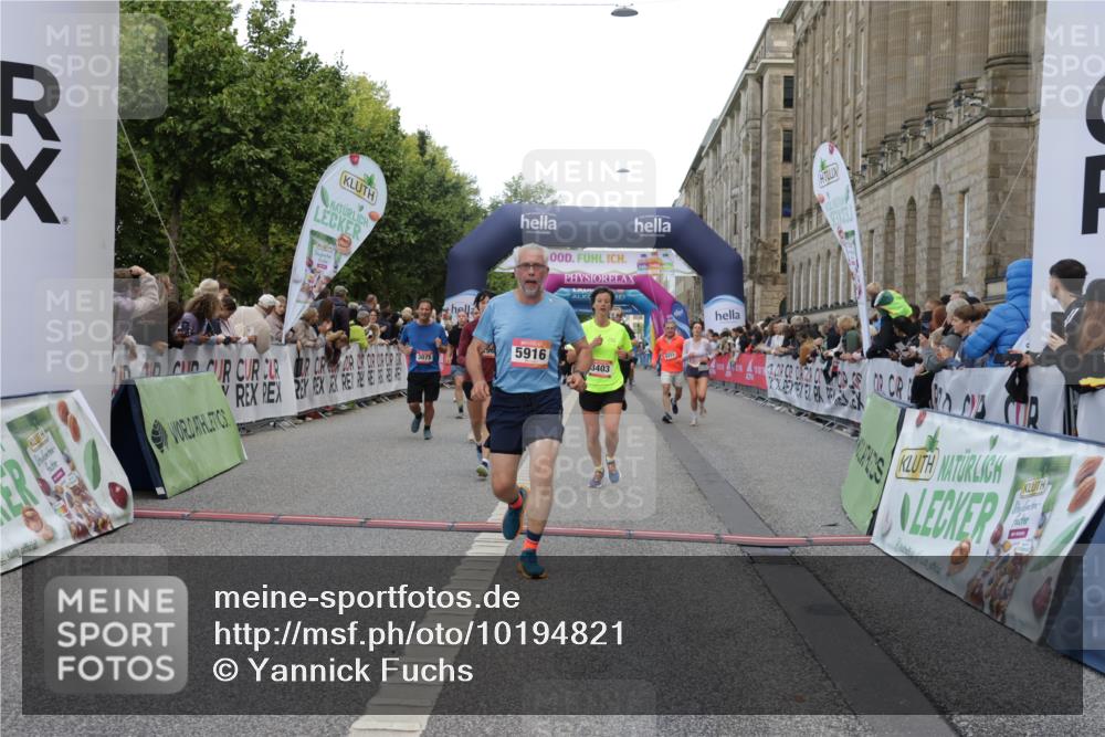 06.09.2026 - CURREX Alsterlauf Yannick Fuchs http://msf.ph/oto/10194821 06.09.2026 09:57:57 Ziel 2672, 2875, 2965, 3075, 3307, 3369, 3403, 3744, 4003, 5470, 5790, 5916, 6108, 6153, 6239, 8311 meine-sportfotos.de