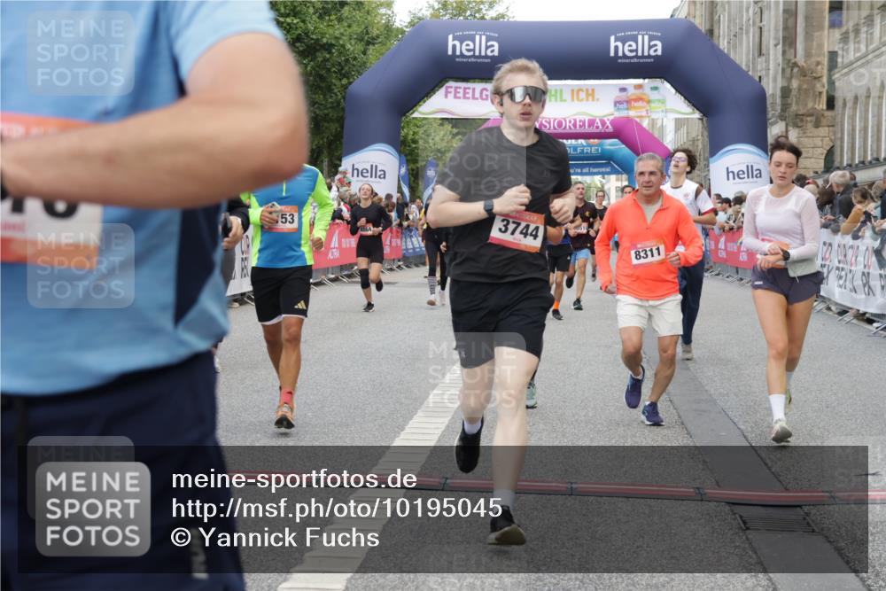 06.09.2026 - CURREX Alsterlauf Yannick Fuchs http://msf.ph/oto/10195045 06.09.2026 09:58:01 Ziel 2875, 2965, 3075, 3307, 3369, 3403, 3743, 3744, 4003, 4864, 5470, 5518, 5548, 5916, 6153, 8066, 8152, 8229, 8311 meine-sportfotos.de
