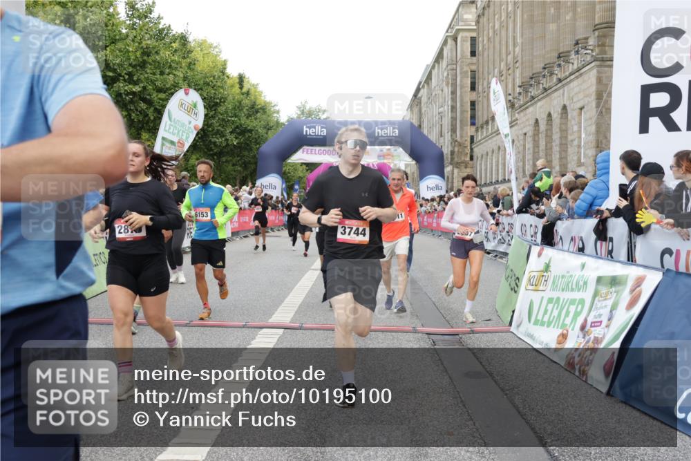 06.09.2026 - CURREX Alsterlauf Yannick Fuchs http://msf.ph/oto/10195100 06.09.2026 09:58:01 Ziel 2875, 2965, 3075, 3307, 3369, 3403, 3743, 3744, 4003, 4864, 5470, 5518, 5548, 5916, 6153, 8066, 8152, 8229, 8311 meine-sportfotos.de