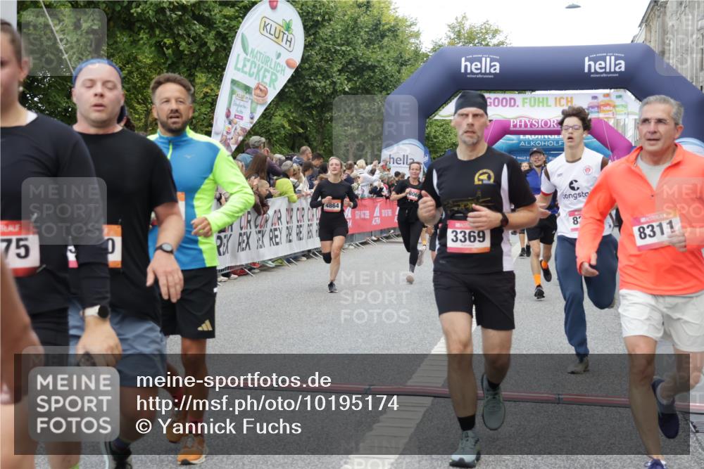 06.09.2026 - CURREX Alsterlauf Yannick Fuchs http://msf.ph/oto/10195174 06.09.2026 09:58:02 Ziel 2875, 2965, 3075, 3307, 3369, 3403, 3497, 3743, 3744, 3923, 4864, 5470, 5518, 5548, 5707, 5916, 6153, 8066, 8152, 8229, 8311 meine-sportfotos.de