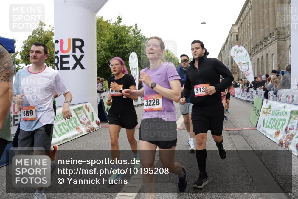 06.09.2026 - CURREX Alsterlauf Yannick Fuchs http://msf.ph/oto/10195208 06.09.2026 10:06:18 Ziel 2196, 2625, 2761, 2762, 2763, 2779, 3130, 3228, 3247, 3337, 3515, 3529, 3674, 3677, 3736, 3980, 4027, 4075, 4110, 4344, 4545, 4650, 4873, 5003, 5181, 5303, 5364, 5689, 6093, 6308, 6328, 6350, 6433 meine-sportfotos.de