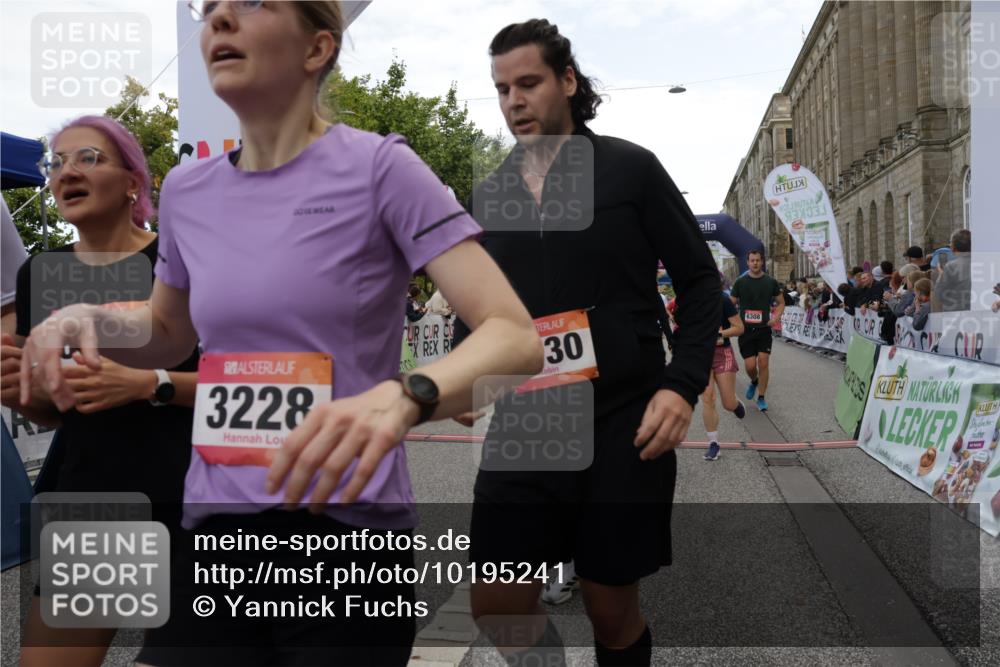 06.09.2026 - CURREX Alsterlauf Yannick Fuchs http://msf.ph/oto/10195241 06.09.2026 10:06:18 Ziel 2196, 2625, 2761, 2762, 2763, 2779, 3130, 3228, 3247, 3337, 3515, 3529, 3674, 3677, 3736, 3980, 4027, 4075, 4110, 4344, 4545, 4650, 4873, 5003, 5181, 5303, 5364, 5689, 6093, 6308, 6328, 6350, 6433 meine-sportfotos.de