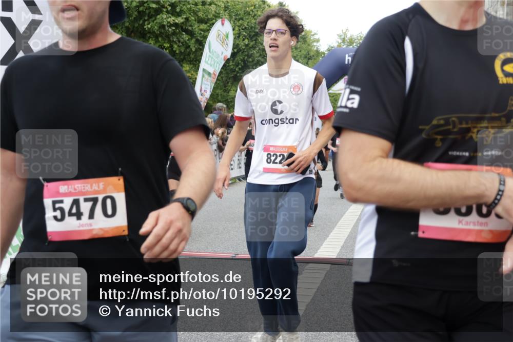 06.09.2026 - CURREX Alsterlauf Yannick Fuchs http://msf.ph/oto/10195292 06.09.2026 09:58:04 Ziel 2875, 2965, 3075, 3307, 3369, 3403, 3497, 3580, 3743, 3744, 3841, 3923, 4327, 4864, 5470, 5518, 5548, 5707, 5916, 6153, 8066, 8152, 8229, 8311 meine-sportfotos.de