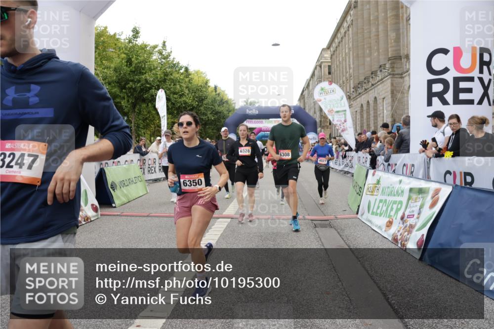 06.09.2026 - CURREX Alsterlauf Yannick Fuchs http://msf.ph/oto/10195300 06.09.2026 10:06:19 Ziel 2196, 2625, 2761, 2762, 2763, 2779, 3130, 3228, 3247, 3337, 3515, 3674, 3677, 3736, 3980, 4027, 4075, 4344, 4545, 4650, 4873, 5003, 5181, 5364, 5689, 6093, 6308, 6328, 6350 meine-sportfotos.de