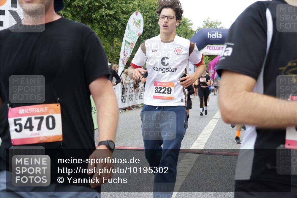 06.09.2026 - CURREX Alsterlauf Yannick Fuchs http://msf.ph/oto/10195302 06.09.2026 09:58:04 Ziel 2875, 2965, 3075, 3307, 3369, 3403, 3497, 3580, 3743, 3744, 3841, 3923, 4327, 4864, 5470, 5518, 5548, 5707, 5916, 6153, 8066, 8152, 8229, 8311 meine-sportfotos.de