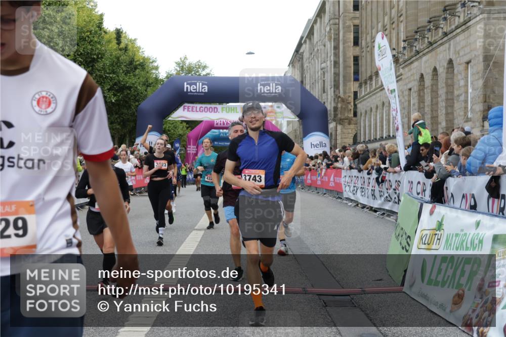 06.09.2026 - CURREX Alsterlauf Yannick Fuchs http://msf.ph/oto/10195341 06.09.2026 09:58:05 Ziel 2875, 2965, 3075, 3307, 3369, 3394, 3403, 3497, 3580, 3743, 3744, 3841, 3923, 4327, 4864, 5470, 5518, 5548, 5707, 6153, 6343, 8066, 8152, 8229, 8311 meine-sportfotos.de