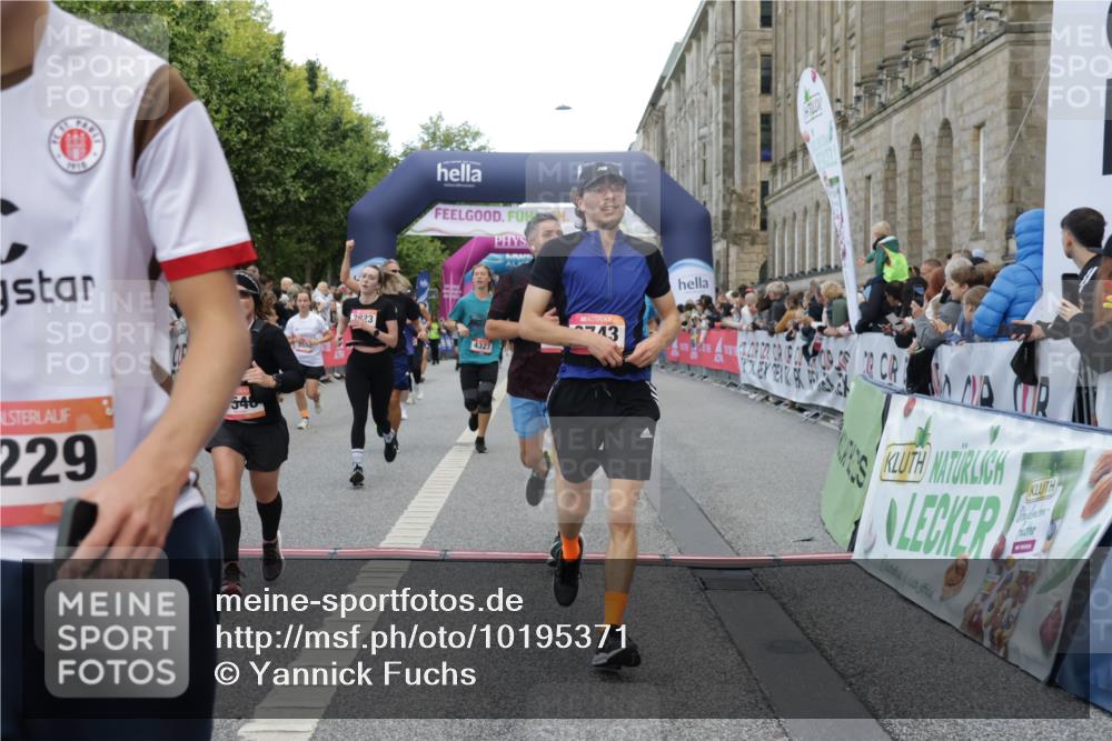 06.09.2026 - CURREX Alsterlauf Yannick Fuchs http://msf.ph/oto/10195371 06.09.2026 09:58:06 Ziel 2875, 2965, 3075, 3307, 3369, 3394, 3403, 3497, 3553, 3580, 3743, 3744, 3841, 3872, 3923, 4034, 4327, 4864, 5470, 5518, 5548, 5707, 6153, 6343, 8066, 8152, 8163, 8229, 8311 meine-sportfotos.de