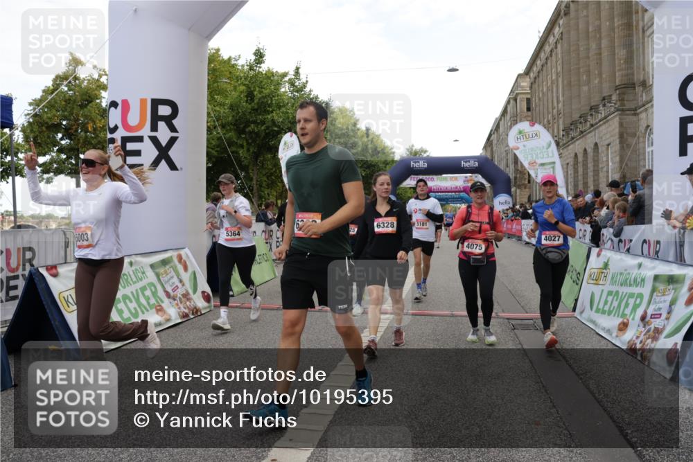 06.09.2026 - CURREX Alsterlauf Yannick Fuchs http://msf.ph/oto/10195395 06.09.2026 10:06:21 Ziel 2625, 2863, 3130, 3228, 3247, 3337, 3515, 3736, 3980, 4027, 4075, 4650, 4873, 5003, 5181, 5364, 5600, 5689, 6093, 6308, 6328, 6350, 8183 meine-sportfotos.de