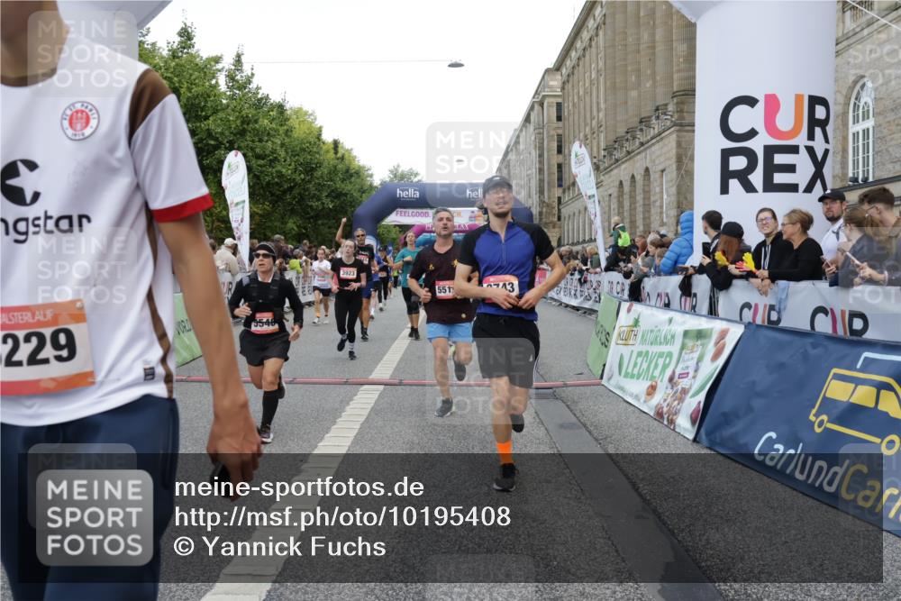 06.09.2026 - CURREX Alsterlauf Yannick Fuchs http://msf.ph/oto/10195408 06.09.2026 09:58:06 Ziel 2875, 2965, 3075, 3307, 3369, 3394, 3403, 3497, 3553, 3580, 3743, 3744, 3841, 3872, 3923, 4034, 4327, 4864, 5470, 5518, 5548, 5707, 6153, 6343, 8066, 8152, 8163, 8229, 8311 meine-sportfotos.de