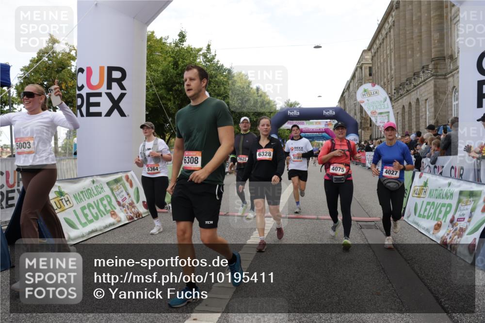 06.09.2026 - CURREX Alsterlauf Yannick Fuchs http://msf.ph/oto/10195411 06.09.2026 10:06:21 Ziel 2625, 2863, 3130, 3228, 3247, 3337, 3515, 3736, 3980, 4027, 4075, 4650, 4873, 5003, 5181, 5364, 5600, 5689, 6093, 6308, 6328, 6350, 8183 meine-sportfotos.de