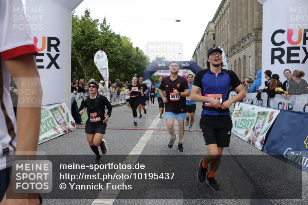 06.09.2026 - CURREX Alsterlauf Yannick Fuchs http://msf.ph/oto/10195437 06.09.2026 09:58:07 Ziel 2875, 3075, 3307, 3369, 3394, 3497, 3553, 3580, 3743, 3744, 3841, 3872, 3923, 4034, 4327, 4864, 5470, 5518, 5548, 5707, 6153, 6227, 6343, 8066, 8152, 8163, 8229, 8311 meine-sportfotos.de