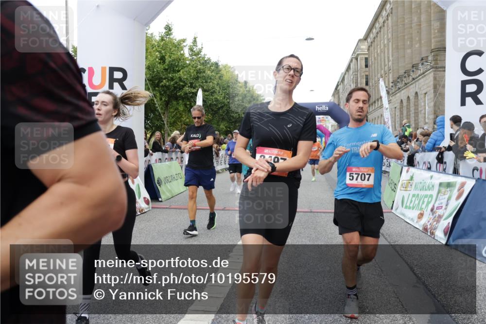 06.09.2026 - CURREX Alsterlauf Yannick Fuchs http://msf.ph/oto/10195579 06.09.2026 09:58:09 Ziel 3307, 3369, 3394, 3497, 3553, 3580, 3743, 3841, 3872, 3923, 4034, 4327, 4864, 5518, 5548, 5707, 6153, 6227, 6343, 6409, 8066, 8152, 8163, 8229, 8311 meine-sportfotos.de