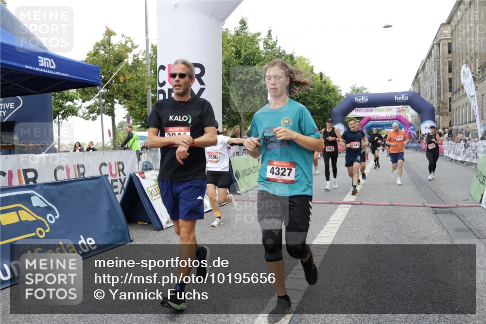 06.09.2026 - CURREX Alsterlauf Yannick Fuchs http://msf.ph/oto/10195656 06.09.2026 09:58:10 Ziel 3394, 3497, 3553, 3580, 3743, 3841, 3872, 3923, 4034, 4327, 4864, 5518, 5548, 5707, 5986, 6227, 6343, 6409, 8066, 8152, 8163, 8229 meine-sportfotos.de