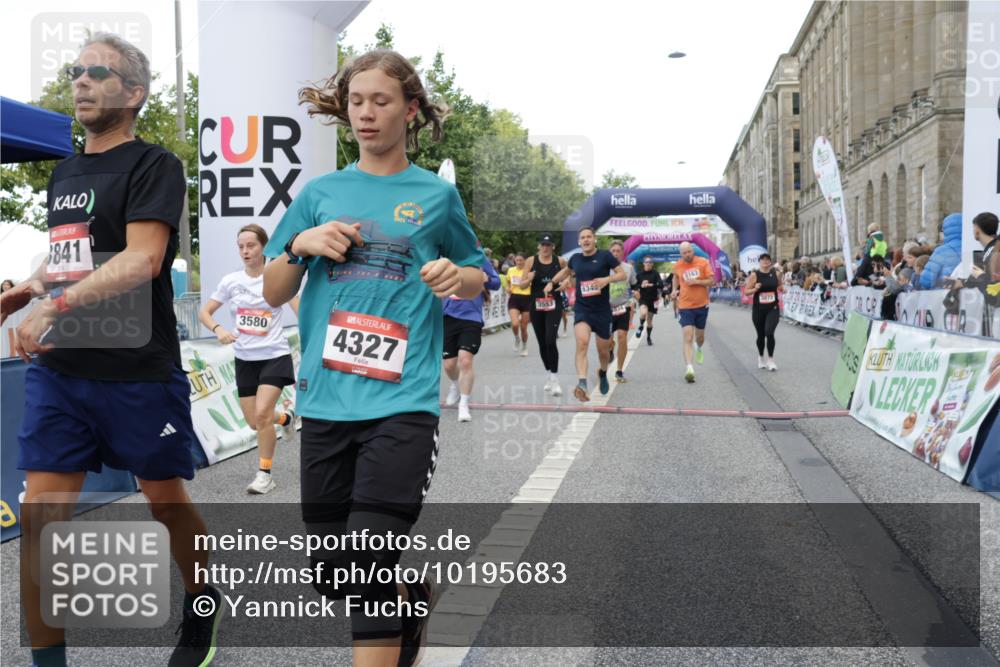 06.09.2026 - CURREX Alsterlauf Yannick Fuchs http://msf.ph/oto/10195683 06.09.2026 09:58:10 Ziel 3394, 3497, 3553, 3580, 3743, 3841, 3872, 3923, 4034, 4327, 4864, 5518, 5548, 5707, 5986, 6227, 6343, 6409, 8066, 8152, 8163, 8229 meine-sportfotos.de
