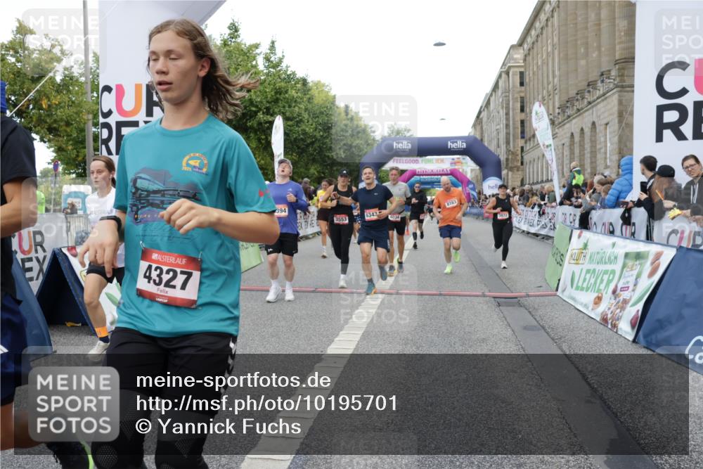 06.09.2026 - CURREX Alsterlauf Yannick Fuchs http://msf.ph/oto/10195701 06.09.2026 09:58:10 Ziel 3394, 3497, 3553, 3580, 3743, 3841, 3872, 3923, 4034, 4327, 4864, 5518, 5548, 5707, 5986, 6227, 6343, 6409, 8066, 8152, 8163, 8229 meine-sportfotos.de
