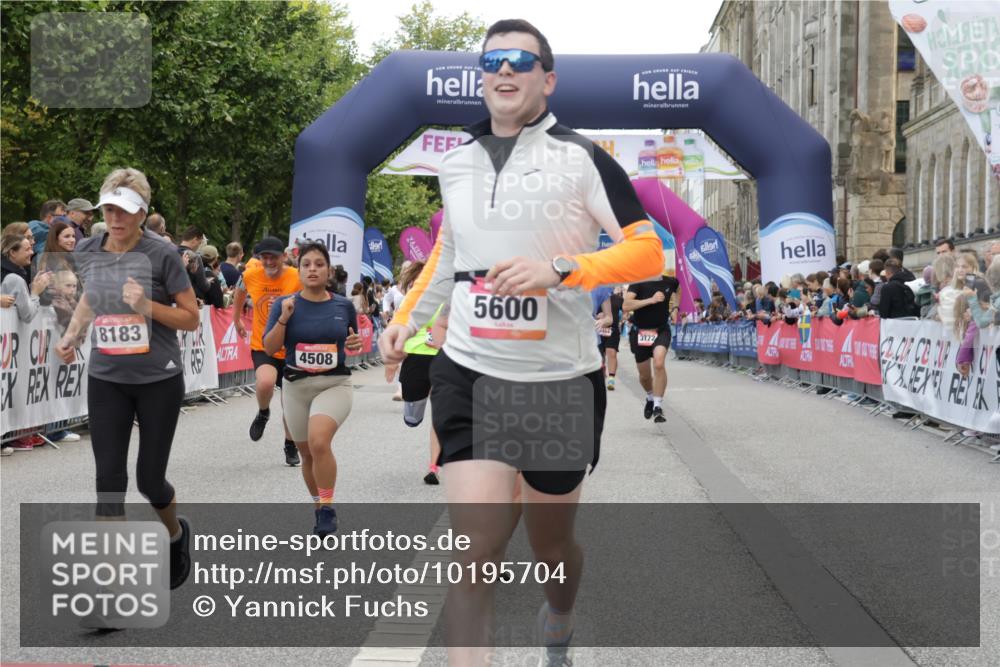 06.09.2026 - CURREX Alsterlauf Yannick Fuchs http://msf.ph/oto/10195704 06.09.2026 10:06:25 Ziel 2266, 2625, 2863, 3736, 3772, 3942, 3947, 4027, 4075, 4508, 4650, 4819, 5003, 5181, 5364, 5600, 6308, 6328, 6350, 8183 meine-sportfotos.de