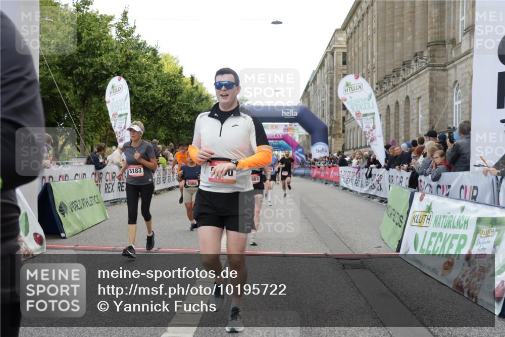 06.09.2026 - CURREX Alsterlauf Yannick Fuchs http://msf.ph/oto/10195722 06.09.2026 10:06:25 Ziel 2266, 2625, 2863, 3736, 3772, 3942, 3947, 4027, 4075, 4508, 4650, 4819, 5003, 5181, 5364, 5600, 6308, 6328, 6350, 8183 meine-sportfotos.de