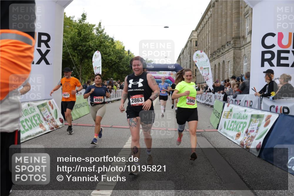 06.09.2026 - CURREX Alsterlauf Yannick Fuchs http://msf.ph/oto/10195821 06.09.2026 10:06:27 Ziel 2266, 2541, 2625, 2863, 3736, 3772, 3942, 3947, 4027, 4075, 4508, 4650, 4819, 5003, 5181, 5364, 5600, 6308, 8183 meine-sportfotos.de
