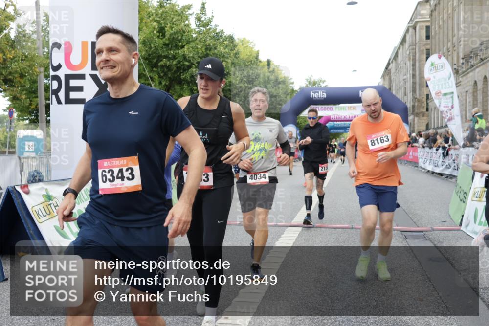 06.09.2026 - CURREX Alsterlauf Yannick Fuchs http://msf.ph/oto/10195849 06.09.2026 09:58:12 Ziel 2864, 3394, 3497, 3553, 3580, 3743, 3841, 3872, 3923, 4034, 4327, 4864, 5518, 5548, 5707, 5986, 6227, 6343, 6409, 8066, 8163 meine-sportfotos.de