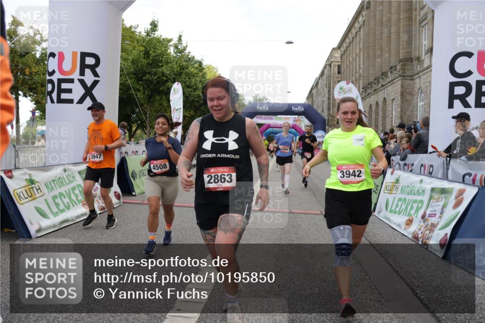 06.09.2026 - CURREX Alsterlauf Yannick Fuchs http://msf.ph/oto/10195850 06.09.2026 10:06:27 Ziel 2266, 2541, 2625, 2863, 3736, 3772, 3942, 3947, 4027, 4075, 4508, 4650, 4819, 5003, 5181, 5364, 5600, 6308, 8183 meine-sportfotos.de