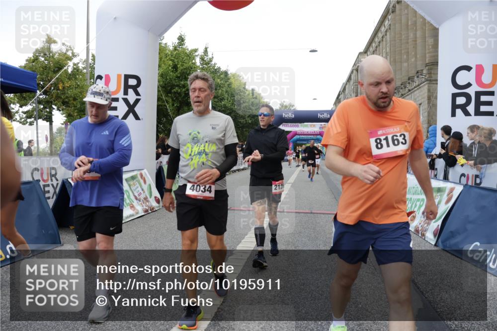 06.09.2026 - CURREX Alsterlauf Yannick Fuchs http://msf.ph/oto/10195911 06.09.2026 09:58:14 Ziel 2706, 2864, 3394, 3497, 3553, 3580, 3603, 3841, 3872, 3923, 4034, 4327, 4732, 5707, 5986, 6227, 6343, 6409, 8003, 8163 meine-sportfotos.de